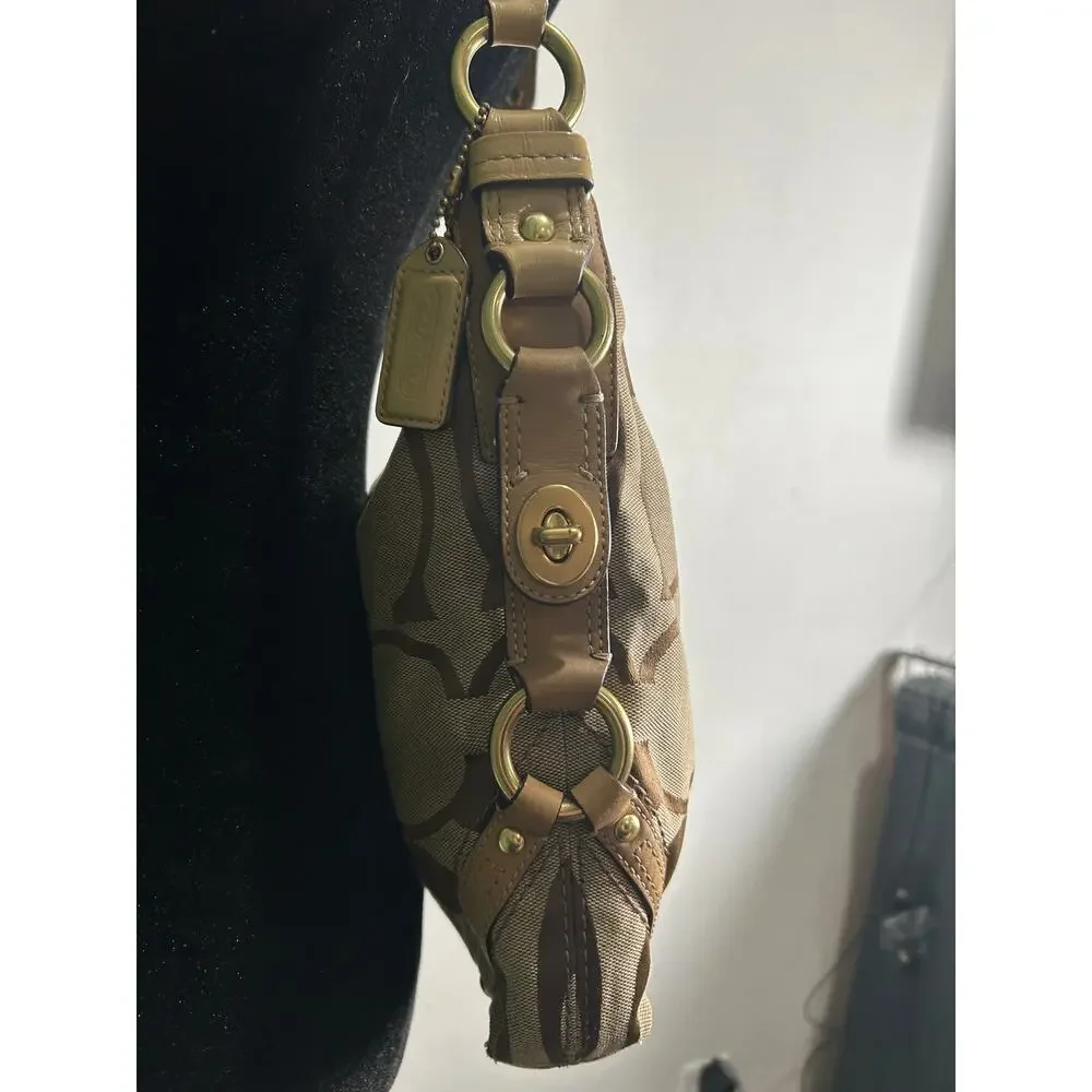 Coach Carly Hobo Beige Signature Canvas and Leather shoulder bag - Picture 5 of 10